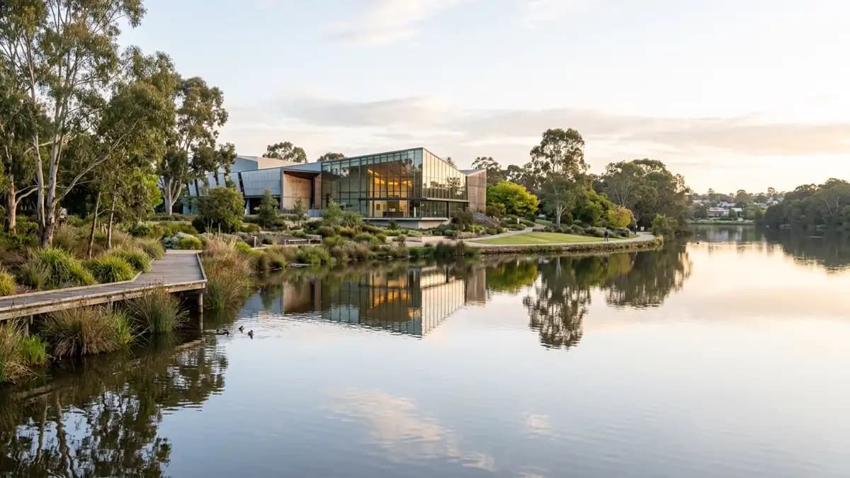 Lake Benalla with botanical gardens and street art murals, Victoria