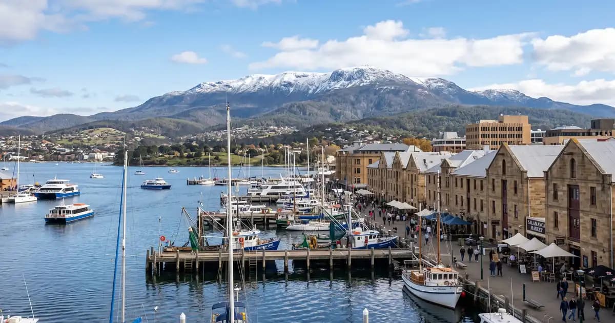 Salamanca Place and Hobart waterfront with kunanyi Mount Wellington, Tasmania