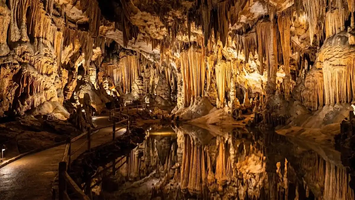 Attractions in Luray