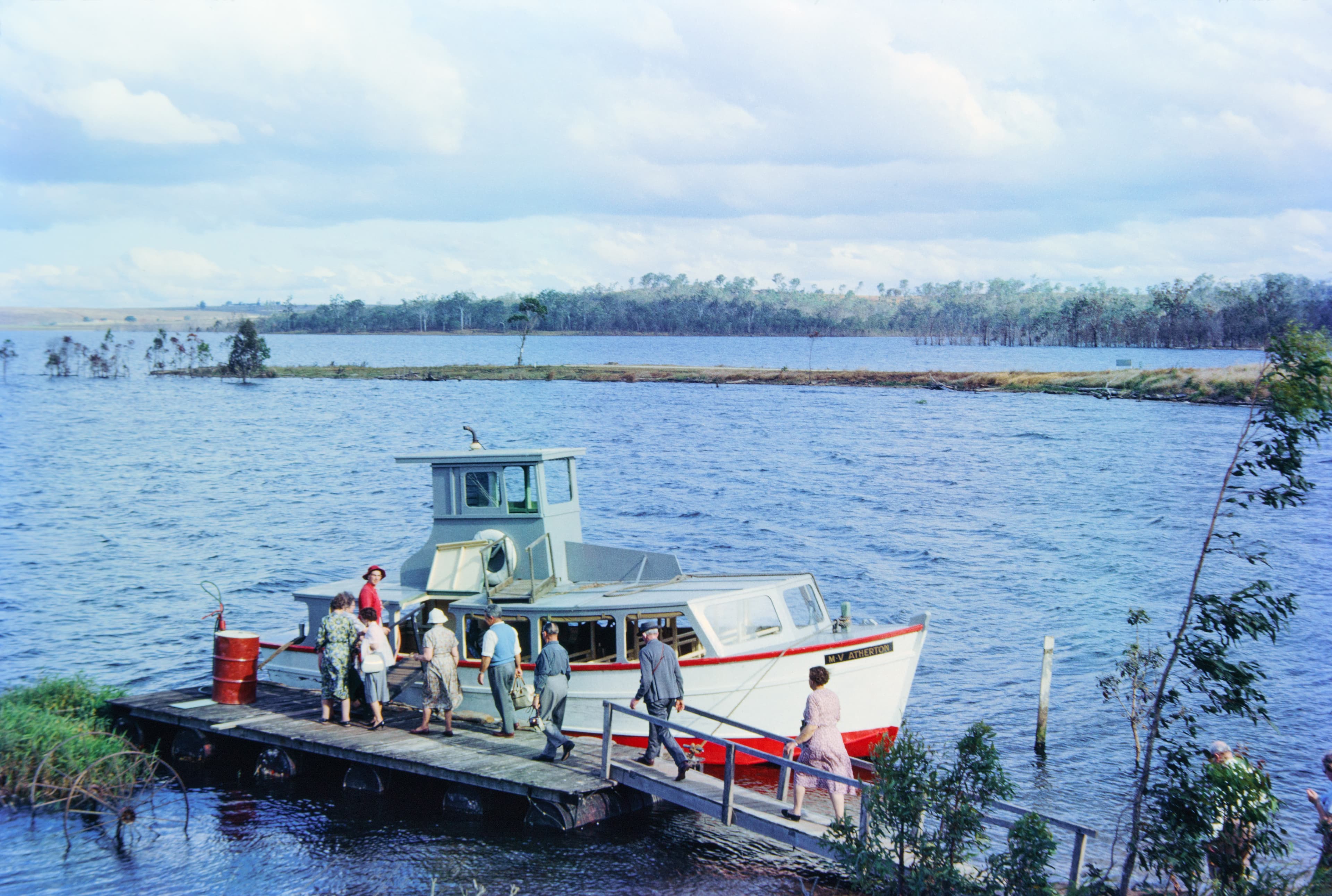 Public toilet facilities in Lake Tinaroo, QLD