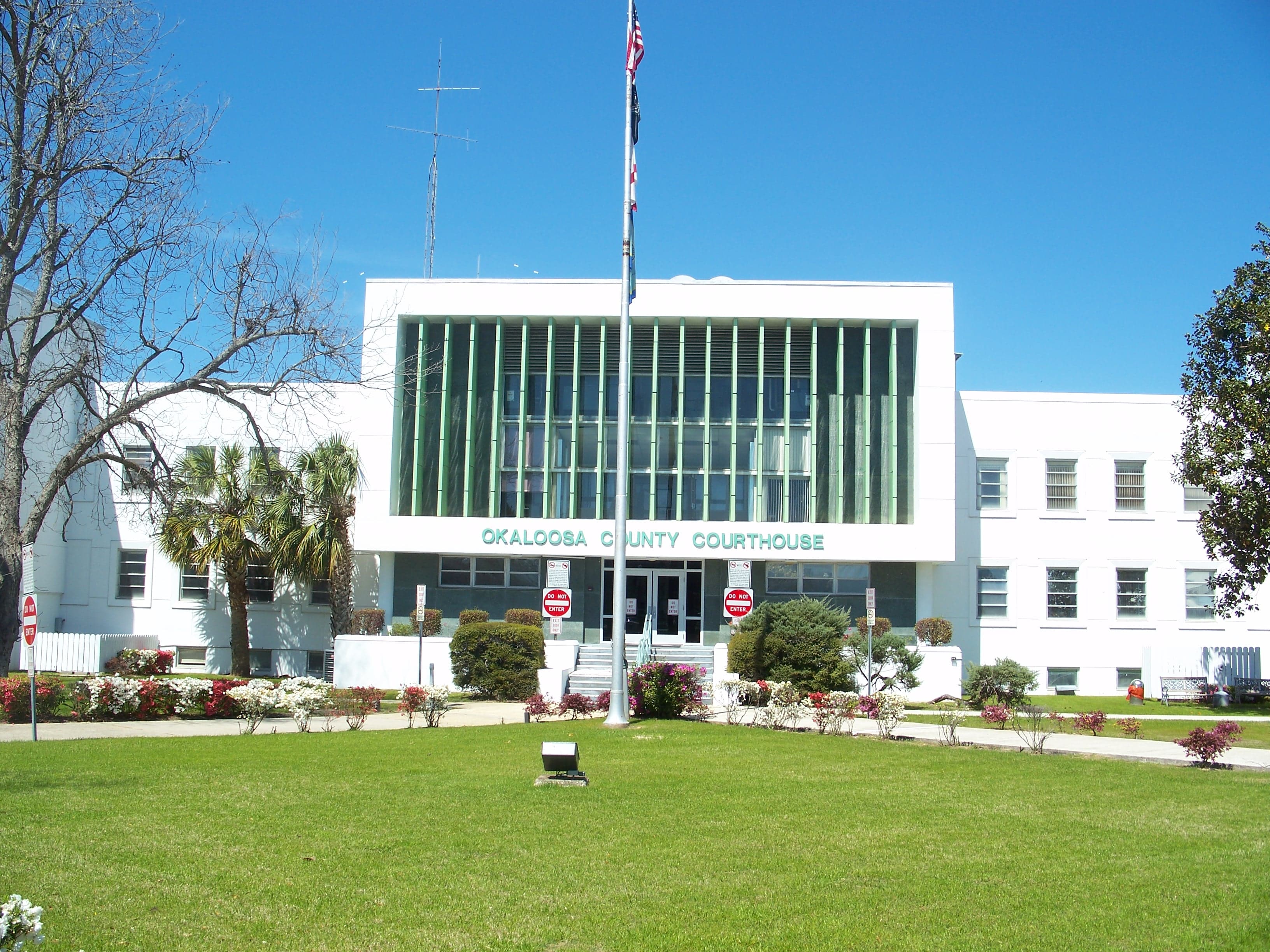 Public restroom facilities in Okaloosa County, Florida