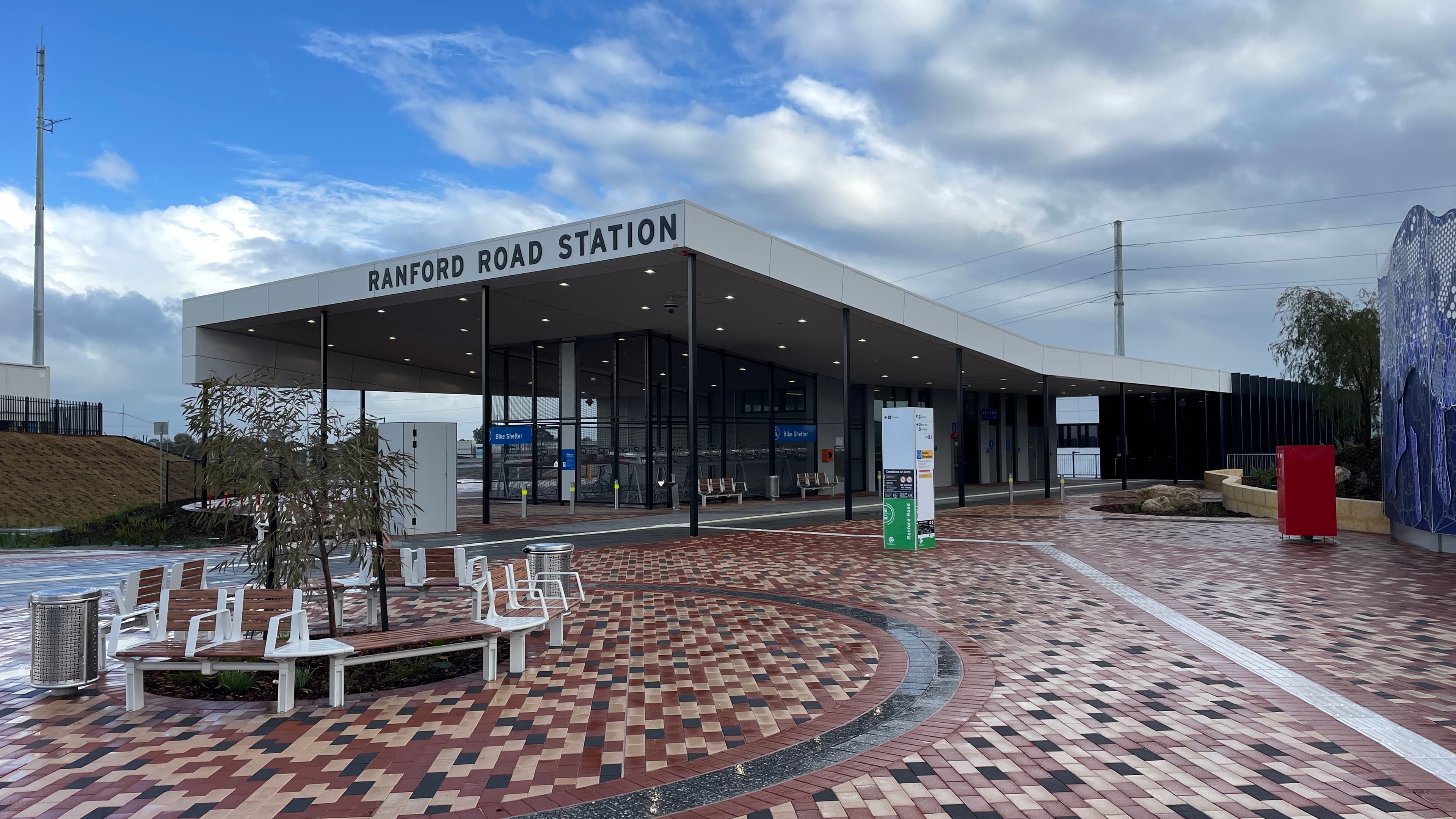 Public toilet facilities in Canning Vale, WA
