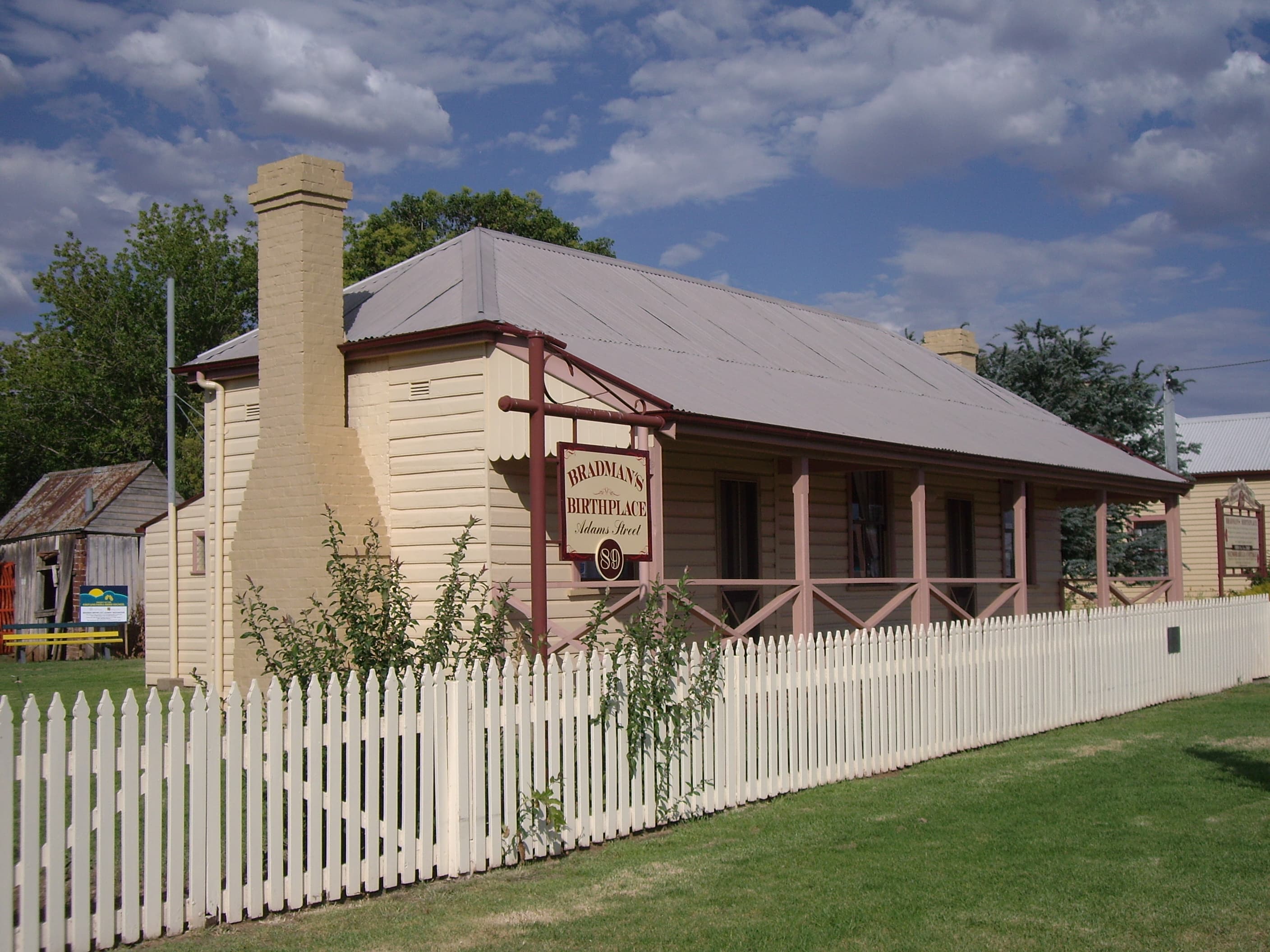 Public toilet facilities in Cootamundra, NSW