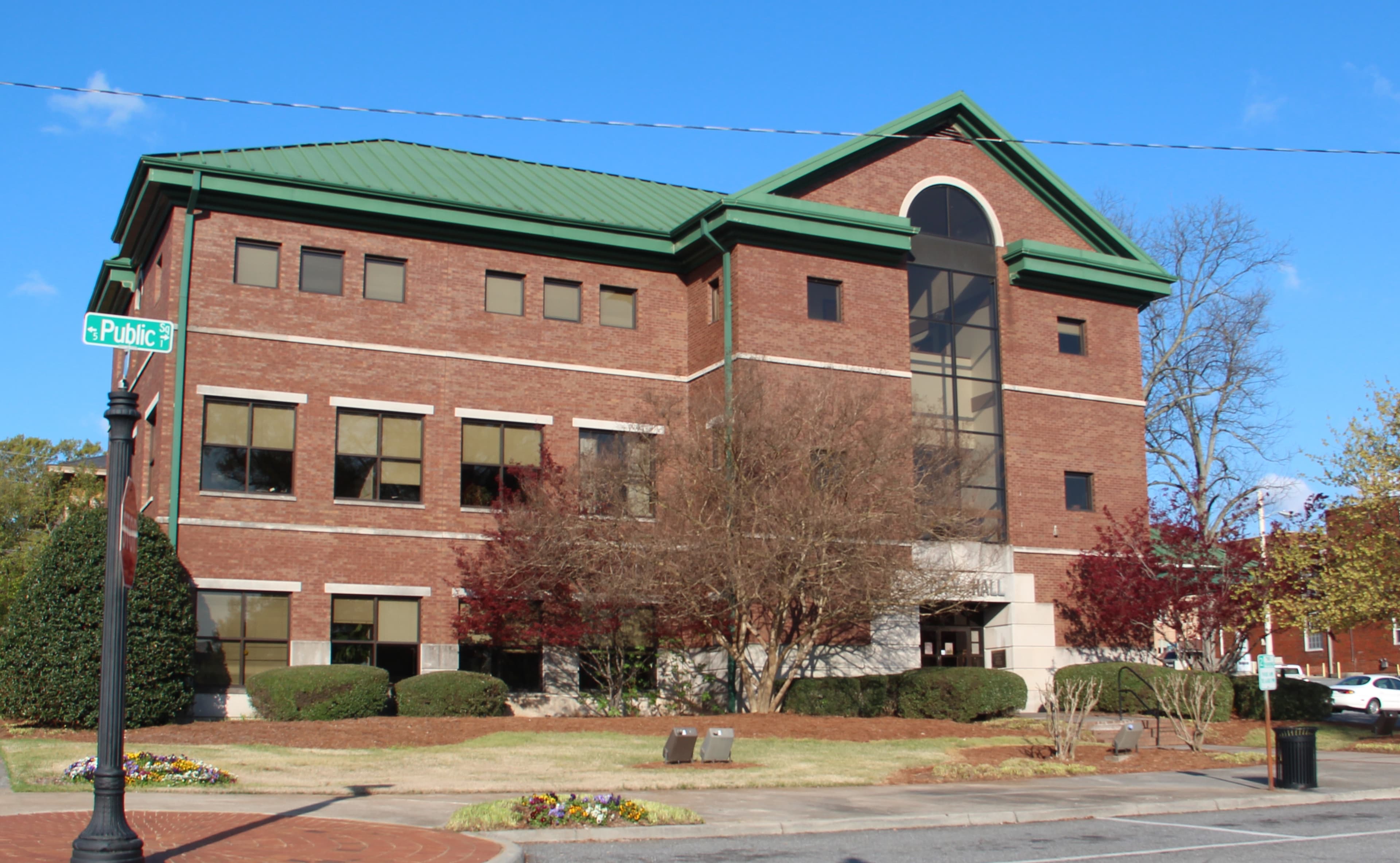 Public restroom facilities in Cartersville, Georgia