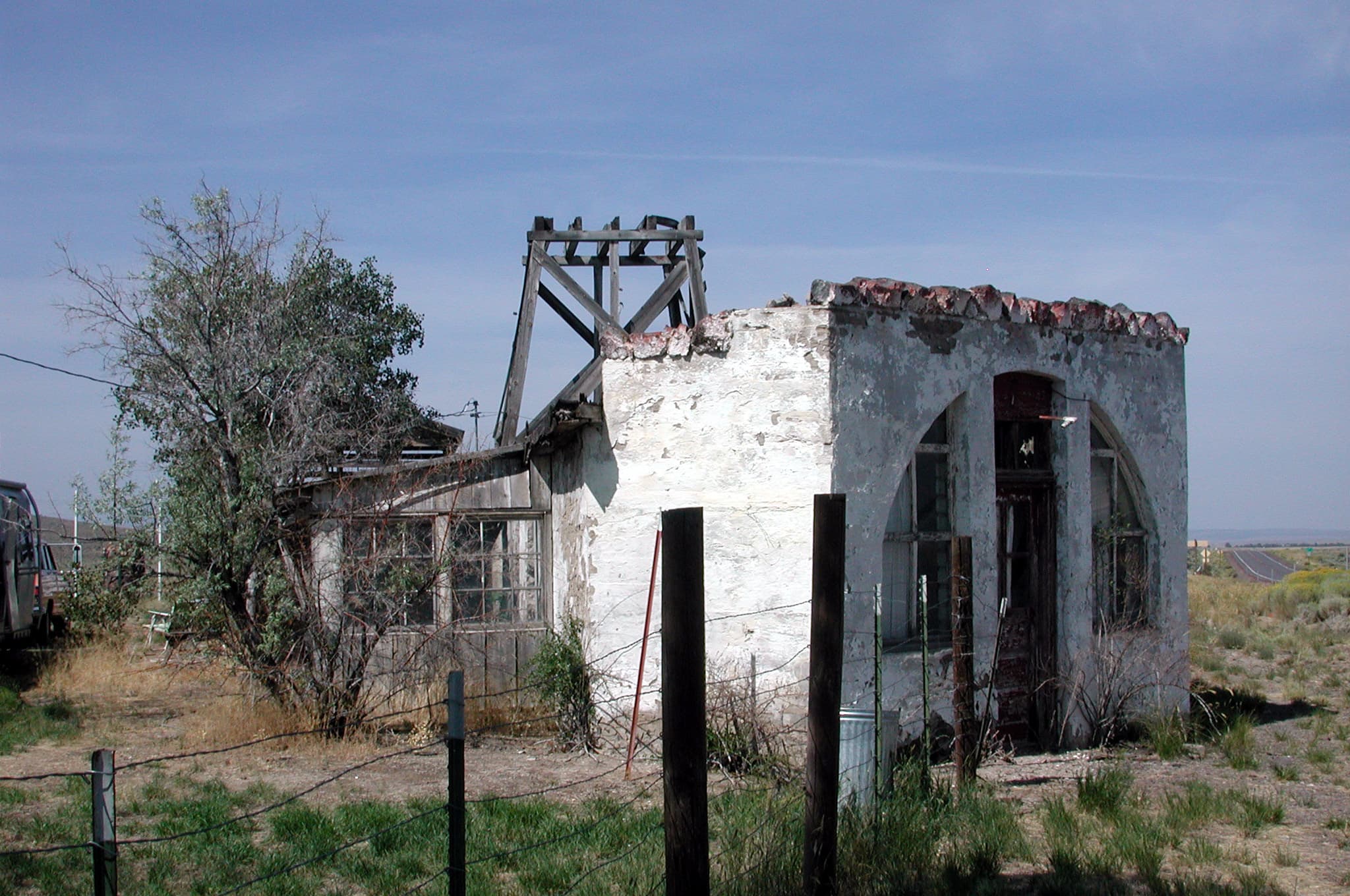 Public restroom facilities in Brothers, Oregon