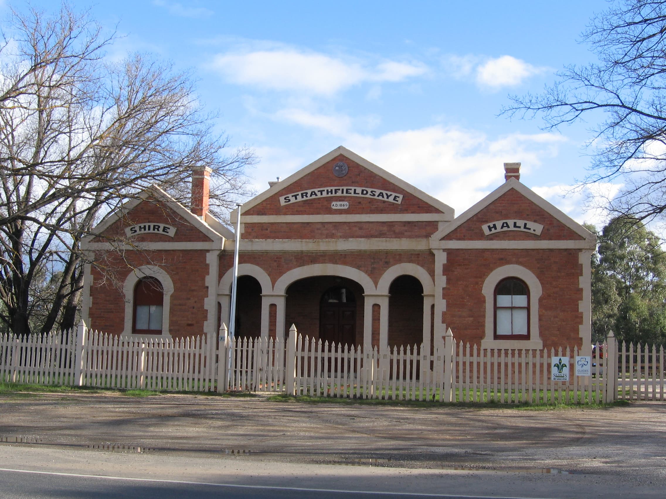 Public toilet facilities in Strathfieldsaye, VIC