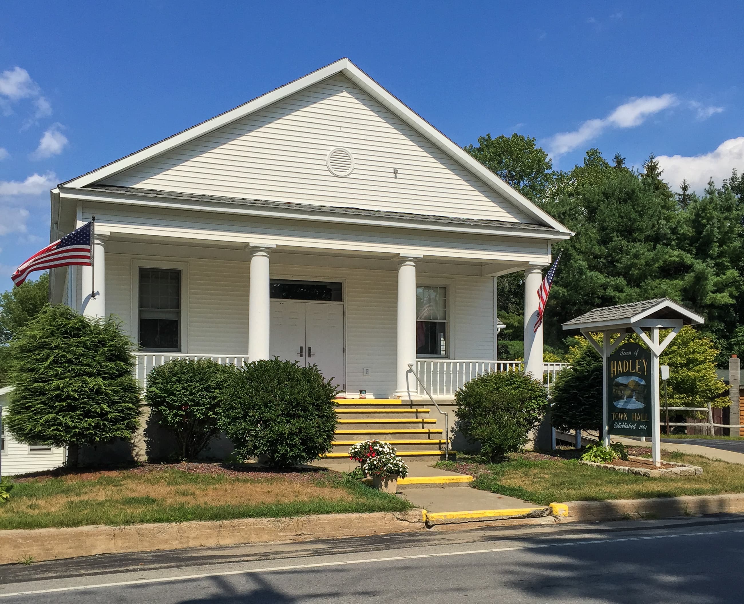 Public restroom facilities in Town of Hadley, New York