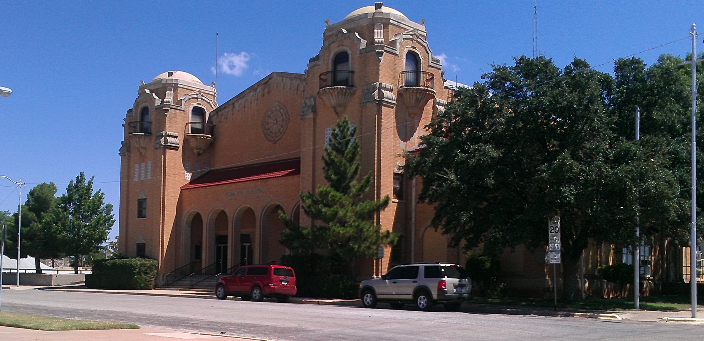 Public restroom facilities in Sweetwater, Texas