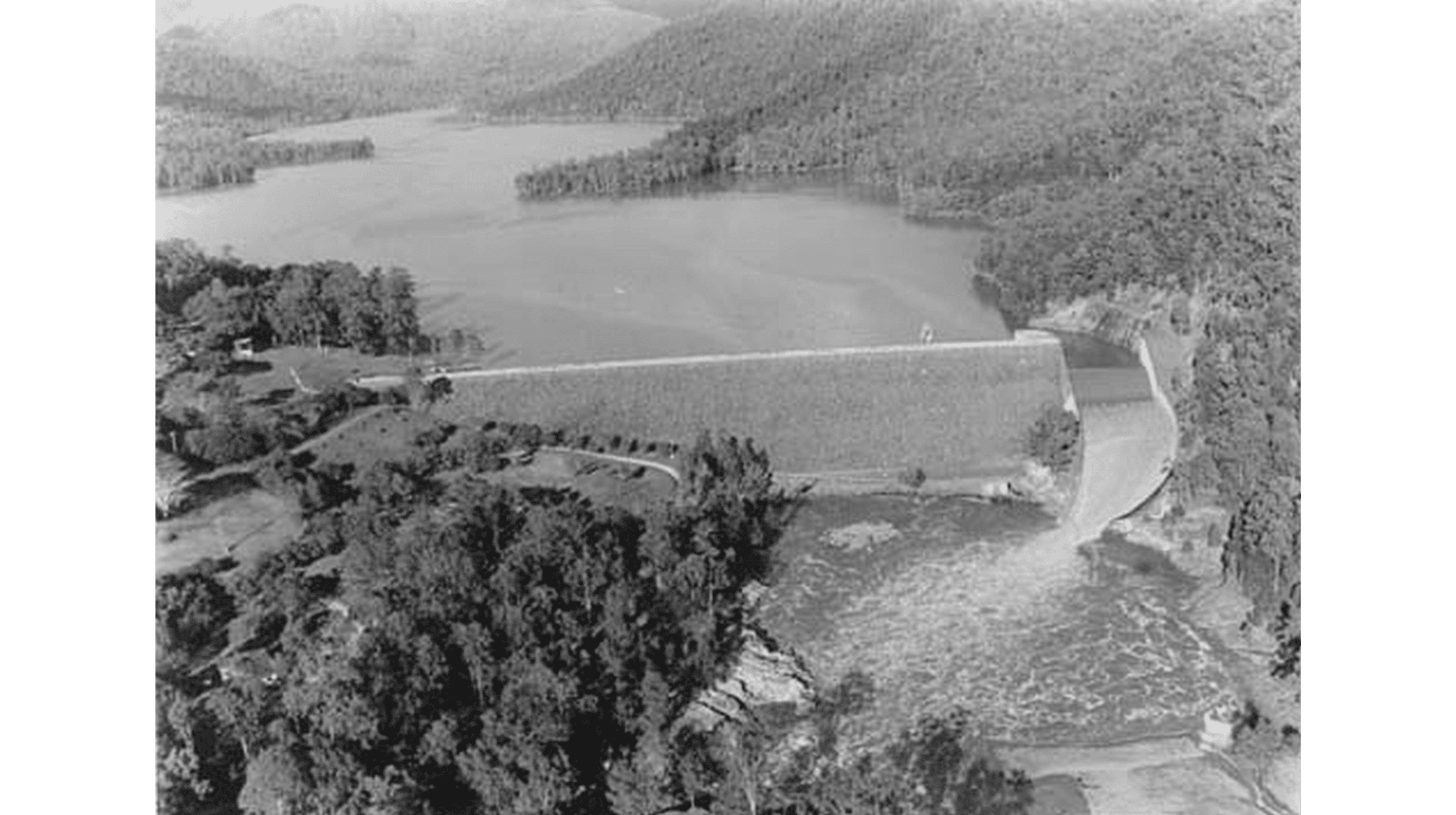 Public toilet facilities in Lake Borumba, QLD