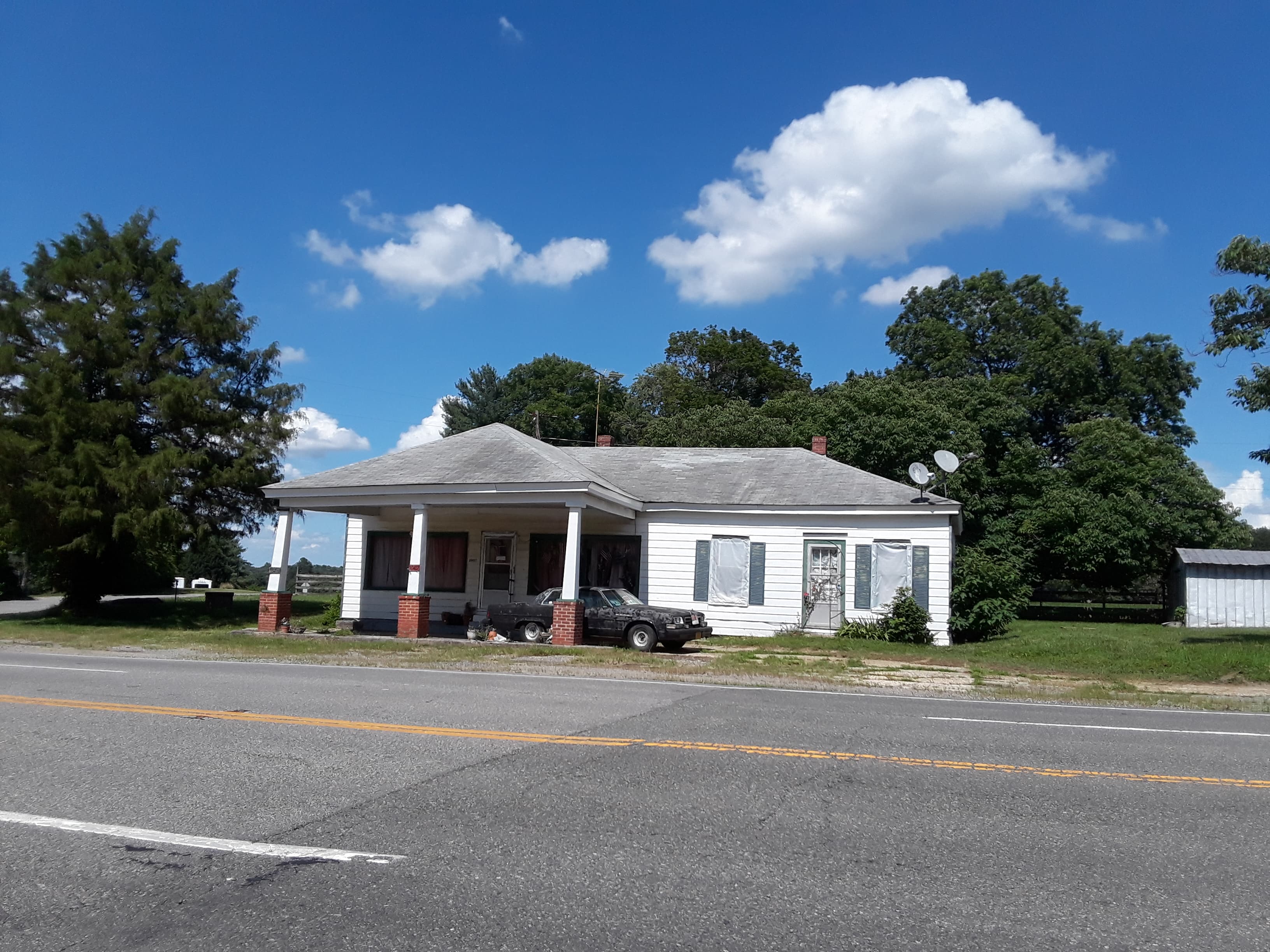 Public restroom facilities in Golansville, Virginia