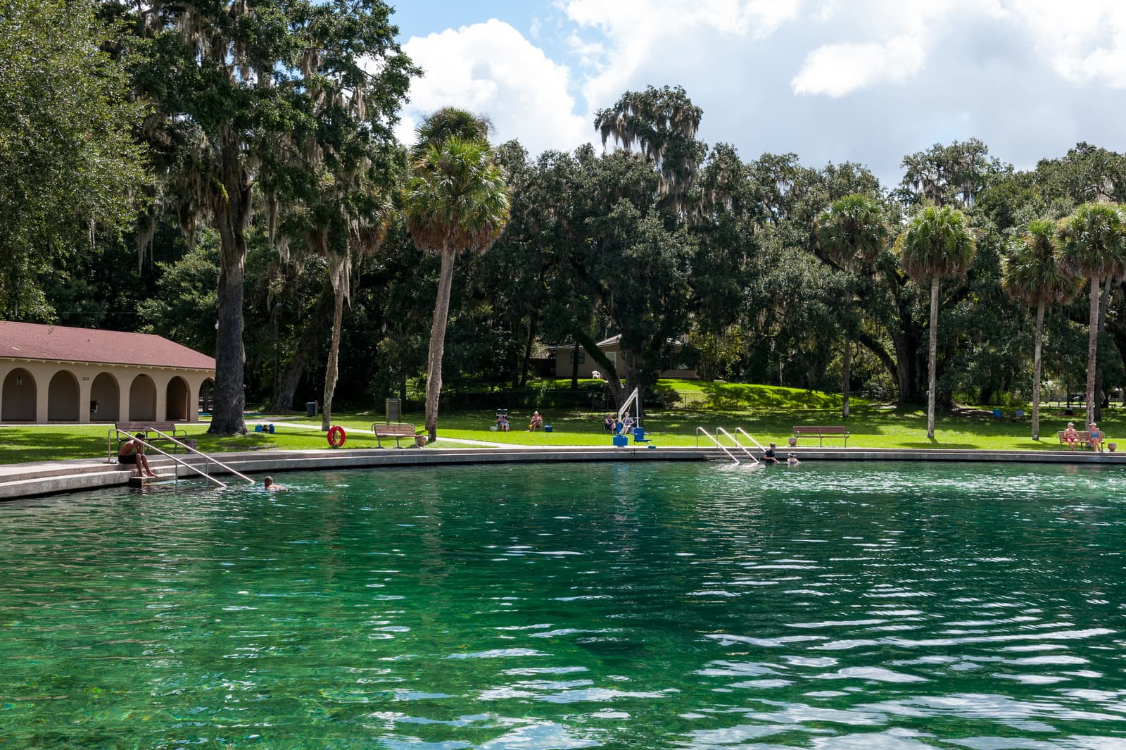 Public restroom facilities in De Leon Springs, Florida