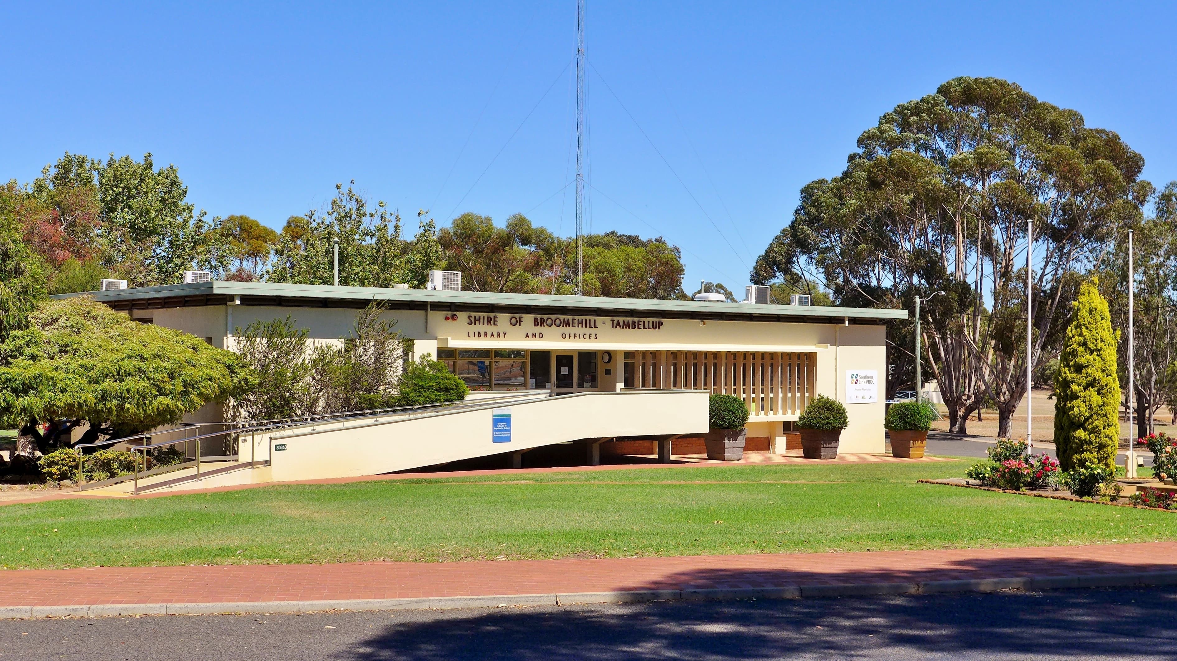 Public toilet facilities in Broomehill Village, WA