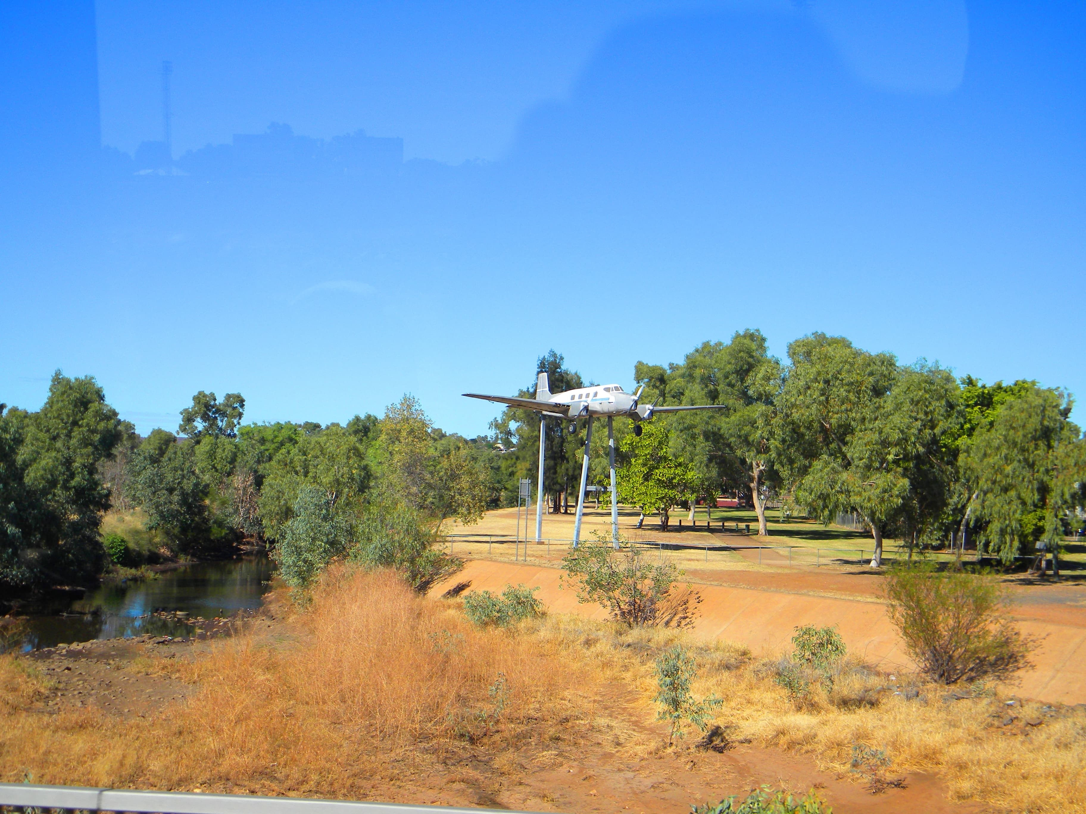 Public toilet facilities in Miles End, QLD