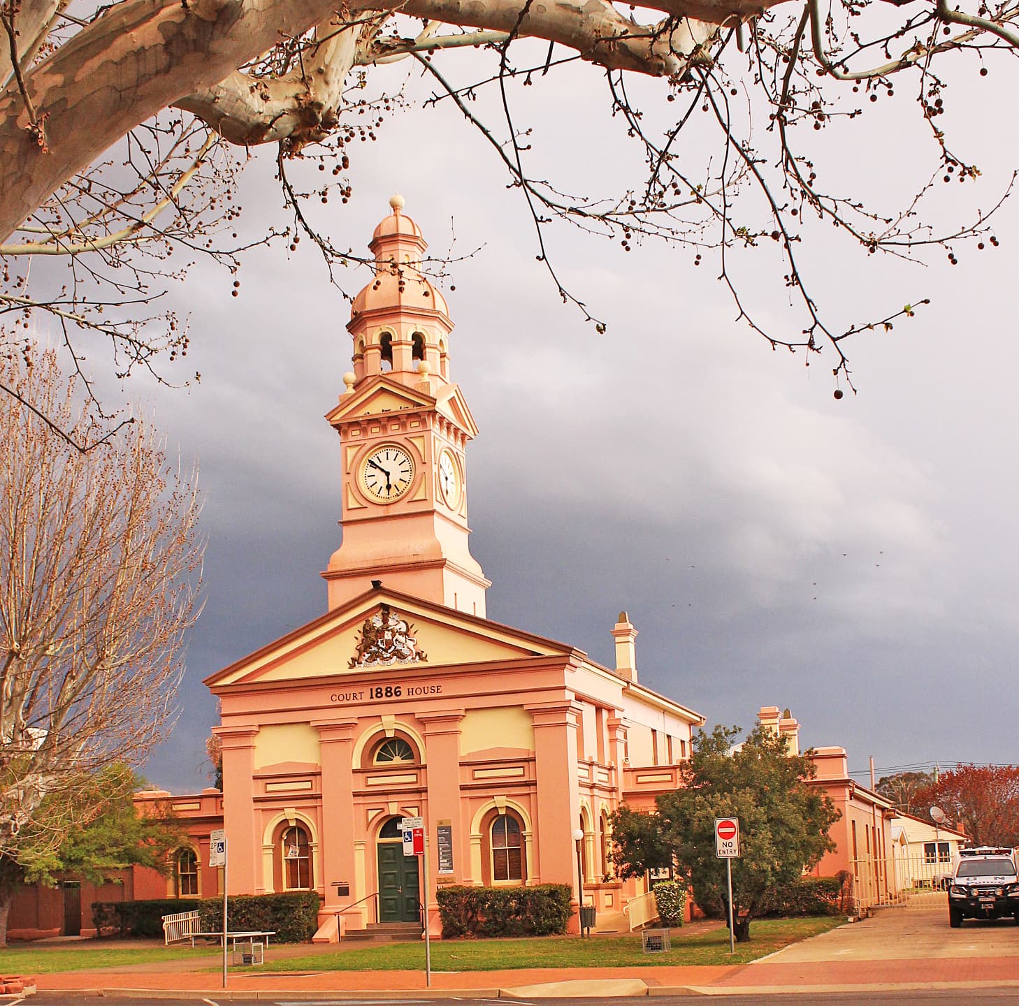 Public toilet facilities in Inverell, NSW